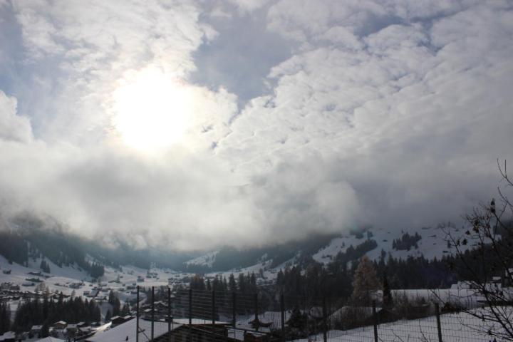 Sonnige, grosszügige Einzimmerwohnung im Zentrum Adelboden Exterior foto